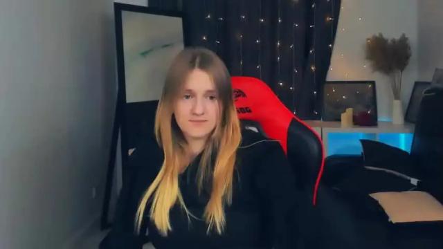 Image 3 of violetta_xbaby Stream on Chaturbate on 16 months ago