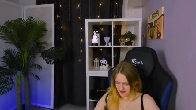 Image 9 of violetta_xbaby Stream on Chaturbate on 15 months ago