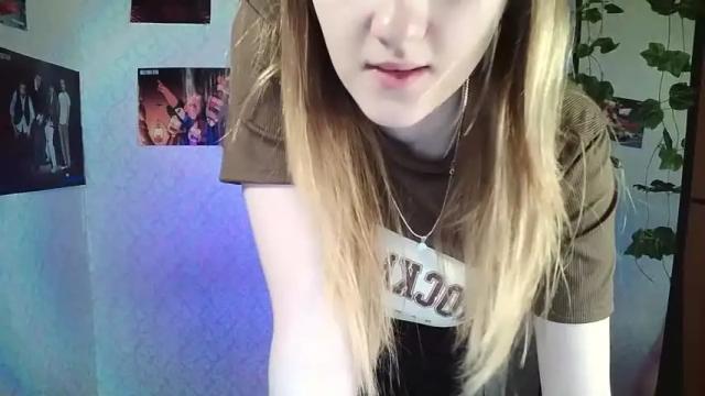 Image 3 of violetta_xbaby Stream on Chaturbate on 12 months ago