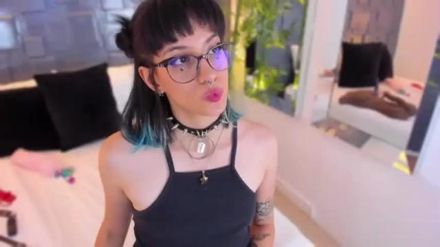 Image 8 of violettacolins Stream on Chaturbate on 19 months ago