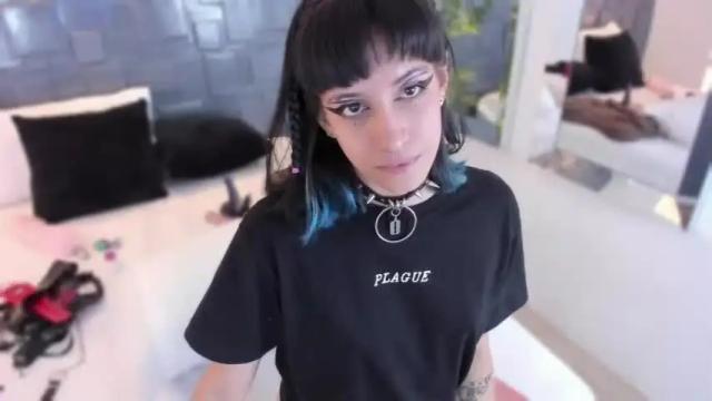 Image 8 of violettacolins Stream on Chaturbate on 19 months ago