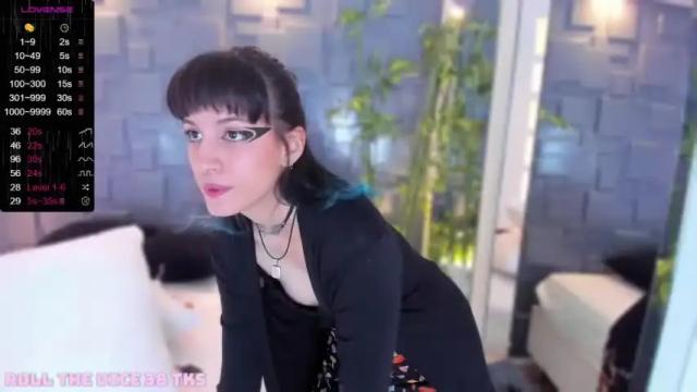 Image 11 of violettacolins Stream on Chaturbate on 19 months ago
