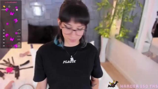 Image 4 of violettacolins Stream on Chaturbate on 18 months ago