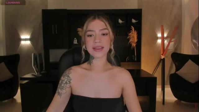 Image 2 of violetthansson Stream on Chaturbate on 1 month ago