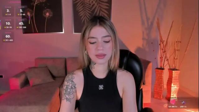 Image 2 of violetthansson Stream on Chaturbate on 1 month ago