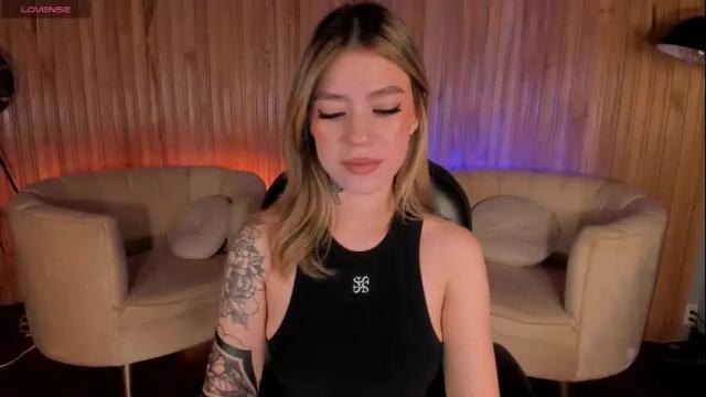 Image 10 of violetthansson Stream on Chaturbate on 16 days ago