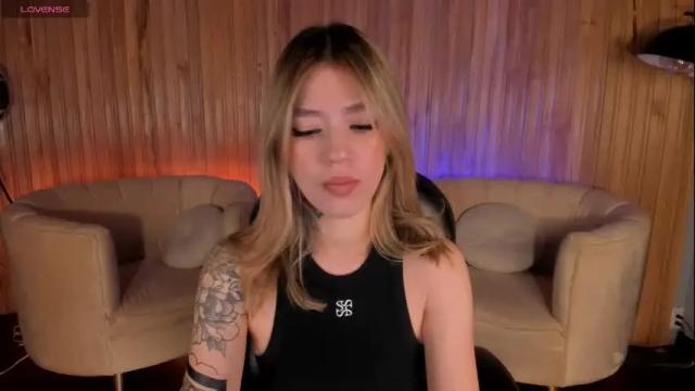 Image 6 of violetthansson Stream on Chaturbate on 16 days ago