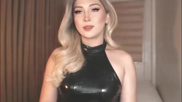 Image 3 of violetversacexx Stream on Chaturbate on 1 month ago