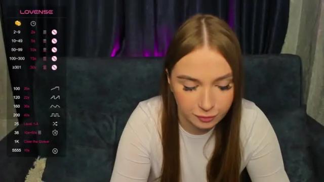 Image 12 of violla_oliver Stream on Chaturbate on 14 months ago