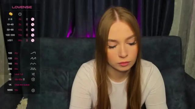 Image 2 of violla_oliver Stream on Chaturbate on 14 months ago