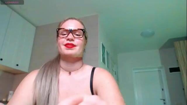 Image 2 of vip_juicy Stream on Chaturbate on 9 days ago