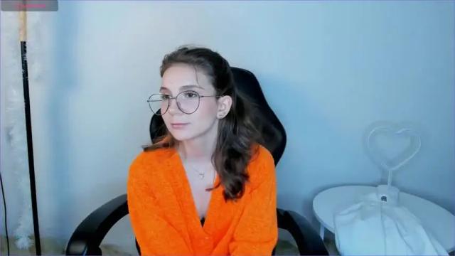 Image 2 of virinaheath Stream on Chaturbate on 22 months ago