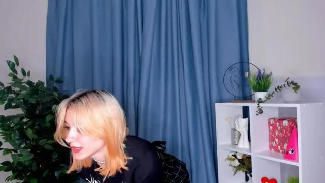 Image 3 of virinaheath Stream on Chaturbate on 15 months ago