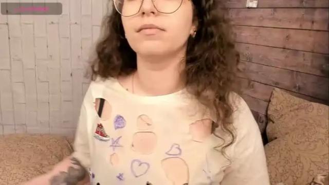 Image 12 of viscountesss Stream on Chaturbate on 16 months ago