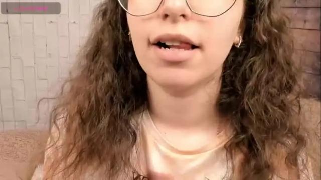 Image 3 of viscountesss Stream on Chaturbate on 16 months ago