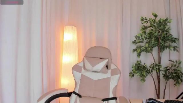 Image 3 of vitta_alfayed Stream on Chaturbate on 26 days ago