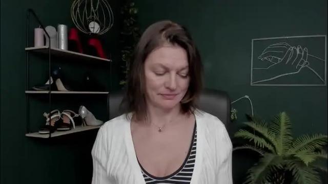 Image 4 of vivian_dream Stream on Chaturbate on 1 month ago