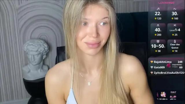 Image 3 of vivian_evans_ Stream on Chaturbate on 9 days ago