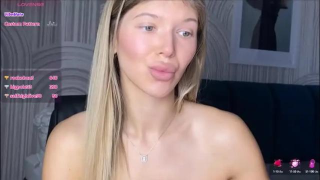 Image 8 of vivian_evans_ Stream on Chaturbate on 1 month ago