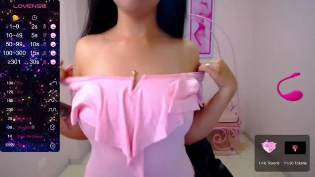 Image 4 of vivian_giraldo Stream on Chaturbate on 18 months ago