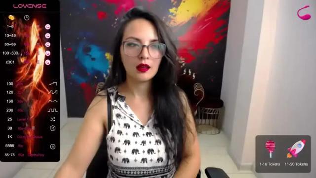 Image 2 of vivian_giraldo Stream on Chaturbate on 18 months ago