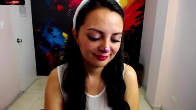 Image 3 of vivian_giraldo Stream on Chaturbate on 18 months ago