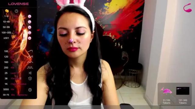 Image 7 of vivian_giraldo Stream on Chaturbate on 18 months ago