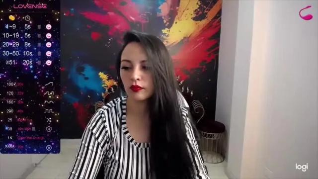 Image 6 of vivian_giraldo Stream on Chaturbate on 17 months ago