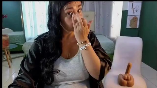 Image 2 of vivian_milfpaint Stream on Chaturbate on 4 days ago