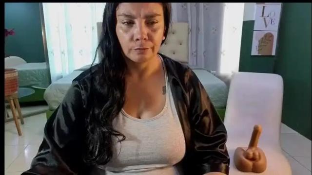 Image 3 of vivian_milfpaint Stream on Chaturbate on 4 days ago