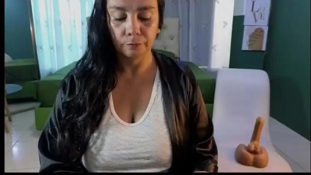 Image 6 of vivian_milfpaint Stream on Chaturbate on 2 months ago