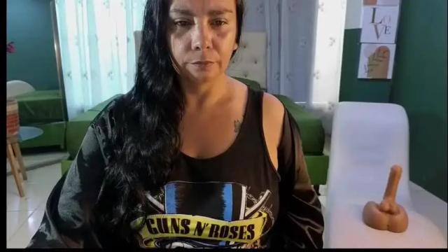 Image 10 of vivian_milfpaint Stream on Chaturbate on 2 months ago
