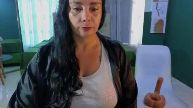 Image 2 of vivian_milfpaint Stream on Chaturbate on 2 months ago