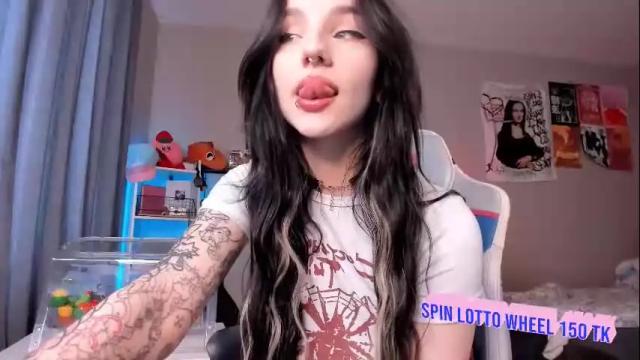 Image 3 of vivian_qwerty Stream on Chaturbate on 22 days ago