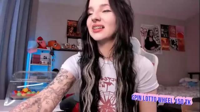 Image 6 of vivian_qwerty Stream on Chaturbate on 22 days ago