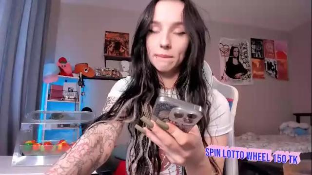 Image 7 of vivian_qwerty Stream on Chaturbate on 22 days ago