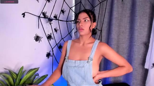 Image 6 of vivian_sanchez_18 Stream on Chaturbate on 19 months ago