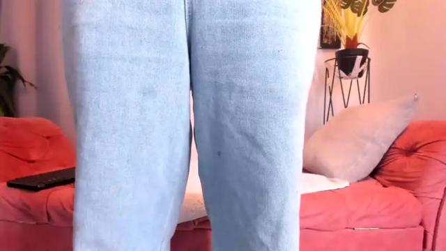 Image 7 of vivian_sanchez_18 Stream on Chaturbate on 19 months ago