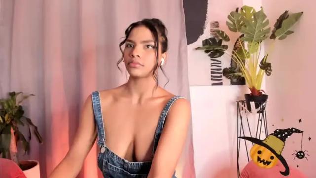 Image 7 of vivian_sanchez_18 Stream on Chaturbate on 18 months ago