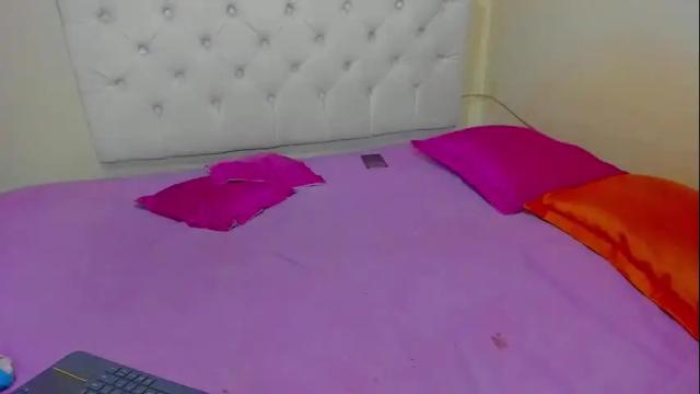 Image 2 of vivianalatin Stream on Chaturbate on 25 days ago