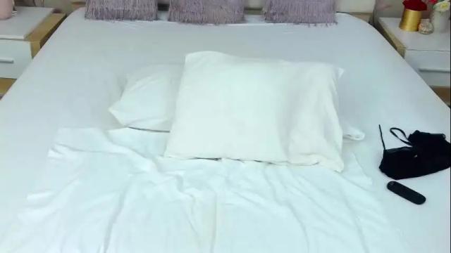 Image 2 of viviankiss Stream on Chaturbate on 29 days ago