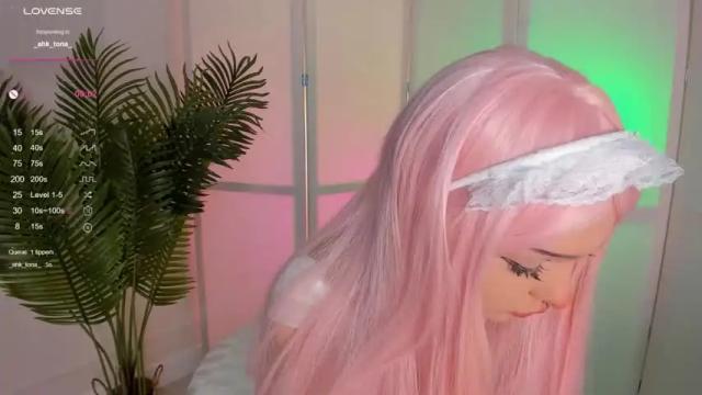Image 8 of vivianmooore Stream on Chaturbate on 18 months ago