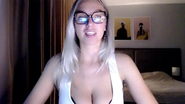 Image 11 of vivica_coke Stream on Chaturbate on 13 months ago
