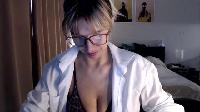 Image 3 of vivica_coke Stream on Chaturbate on 1 month ago