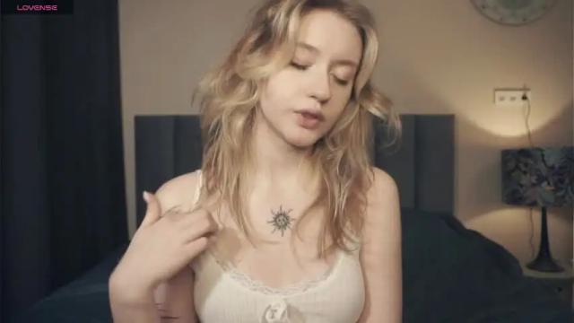 Image 3 of vivid_girls Stream on Chaturbate on 1 month ago