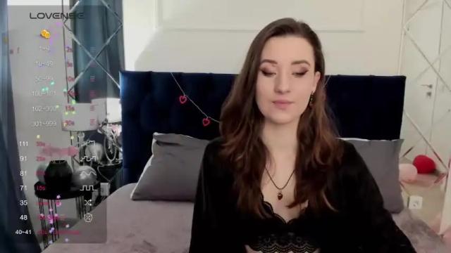 Image 2 of vivienparis Stream on Chaturbate on 16 months ago