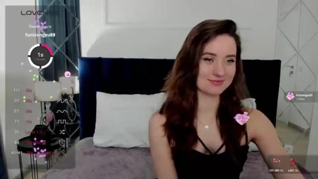 Image 3 of vivienparis Stream on Chaturbate on 15 months ago
