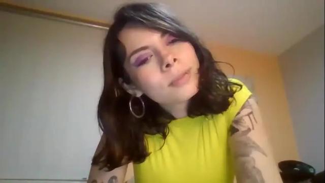 Image 2 of vodka_and_lemonade Stream on Chaturbate on 7 months ago