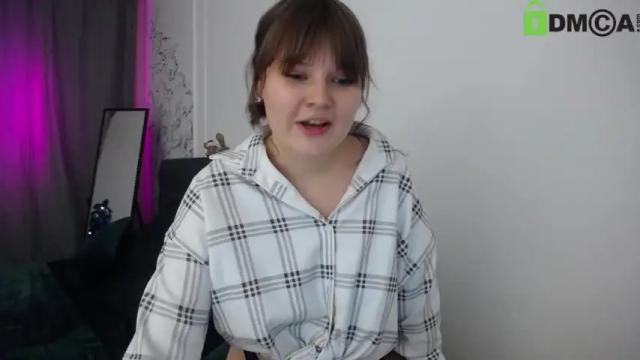 Image 4 of vr_lol Stream on Chaturbate on 19 months ago