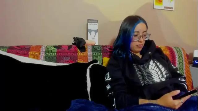 Image 3 of waningrosee Stream on Chaturbate on 1 month ago